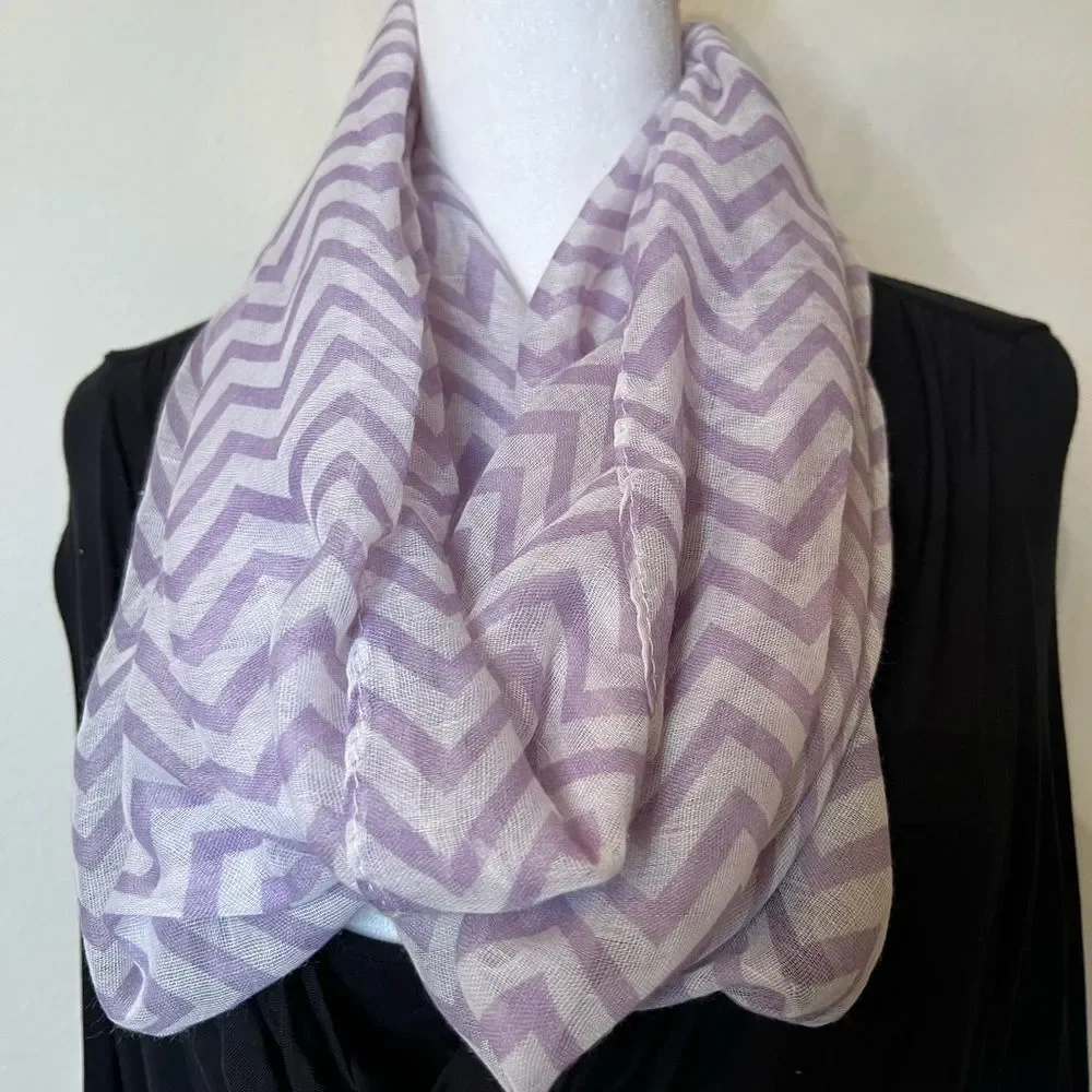 NWOT lavender and white infinity scarf. Adds flair to any outfit